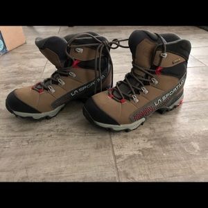 LA Sportiva women’s size 9, brand new never worn
